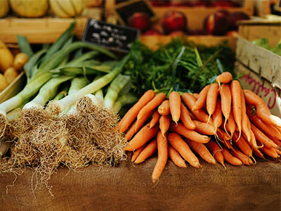 Carrotts and Leeks on a table 